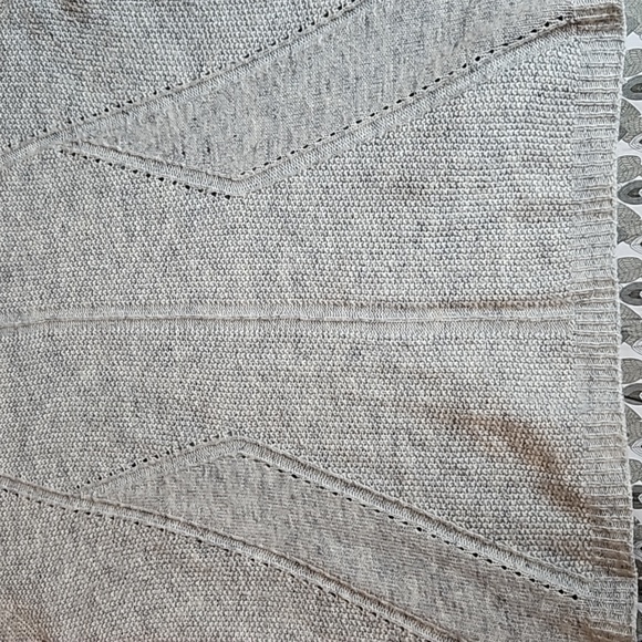 Macy's Coin 1804 Gray Cable Knit Long Sleeved Split Back Sweater - Picture 2 of 10